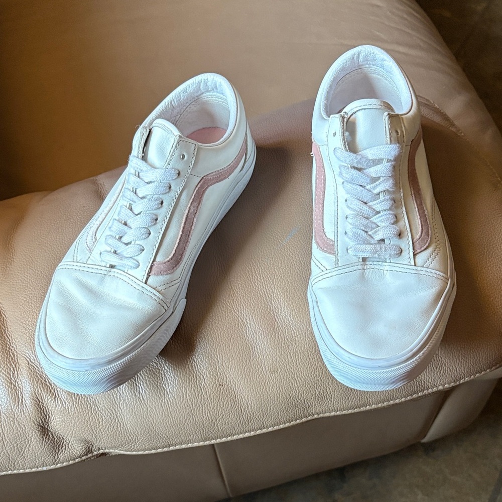 Vans Classic White leather and Pink Sneakers - Picture 4 of 8